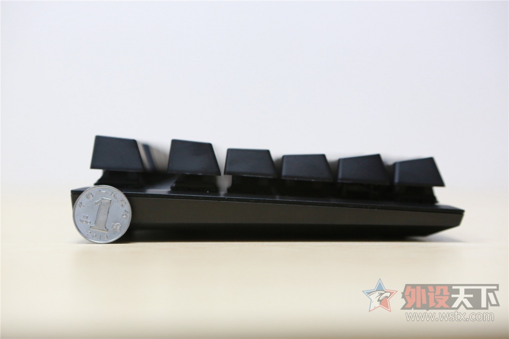 �������¾��ޣ������������𺳡���ʿ��HyperX  Alloy ��������е���̿��䣨�޶�ͼ!��