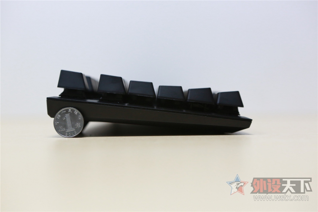 �������¾��ޣ������������𺳡���ʿ��HyperX  Alloy ��������е���̿��䣨�޶�ͼ!��