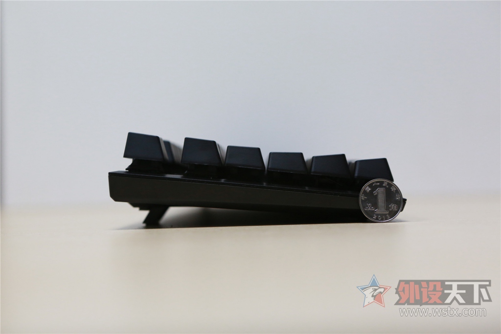 �������¾��ޣ������������𺳡���ʿ��HyperX  Alloy ��������е���̿��䣨�޶�ͼ!��