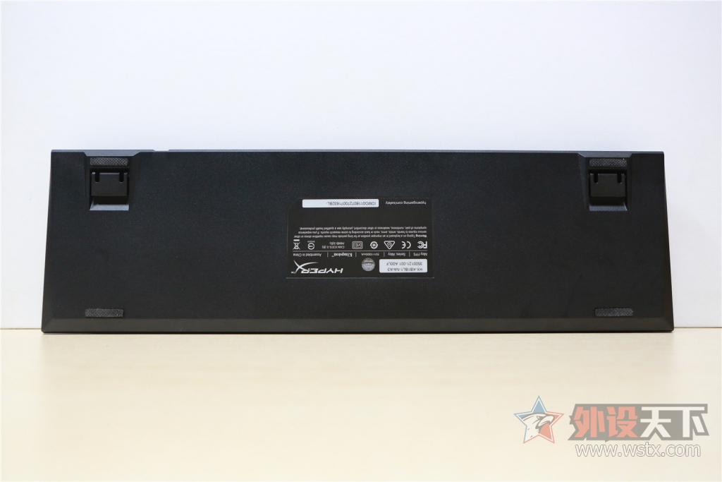 �������¾��ޣ������������𺳡���ʿ��HyperX  Alloy ��������е���̿��䣨�޶�ͼ!��