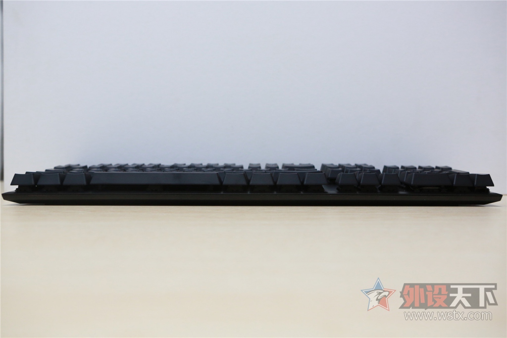 �������¾��ޣ������������𺳡���ʿ��HyperX  Alloy ��������е���̿��䣨�޶�ͼ!��