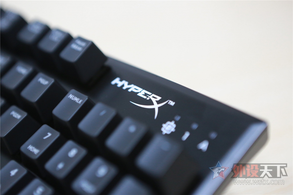 �������¾��ޣ������������𺳡���ʿ��HyperX  Alloy ��������е���̿��䣨�޶�ͼ!��