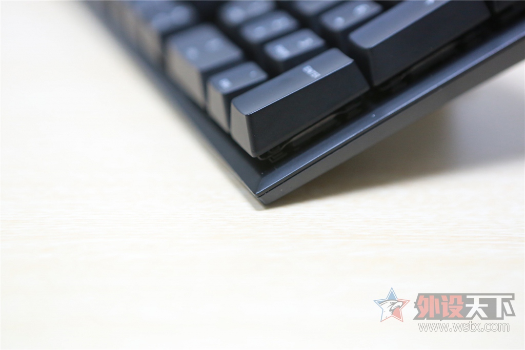 �������¾��ޣ������������𺳡���ʿ��HyperX  Alloy ��������е���̿��䣨�޶�ͼ!��