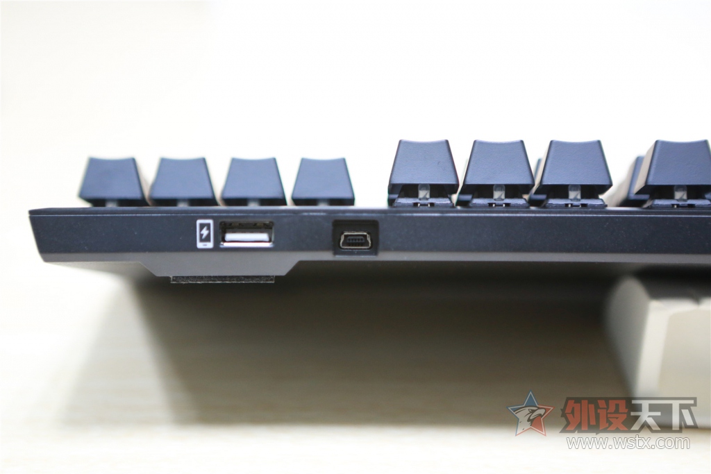 �������¾��ޣ������������𺳡���ʿ��HyperX  Alloy ��������е���̿��䣨�޶�ͼ!��