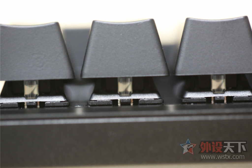 �������¾��ޣ������������𺳡���ʿ��HyperX  Alloy ��������е���̿��䣨�޶�ͼ!��