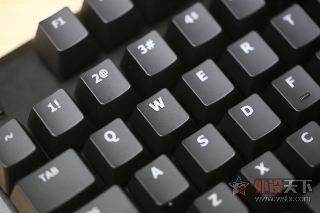 �������¾��ޣ������������𺳡���ʿ��HyperX  Alloy ��������е���̿��䣨�޶�ͼ!��