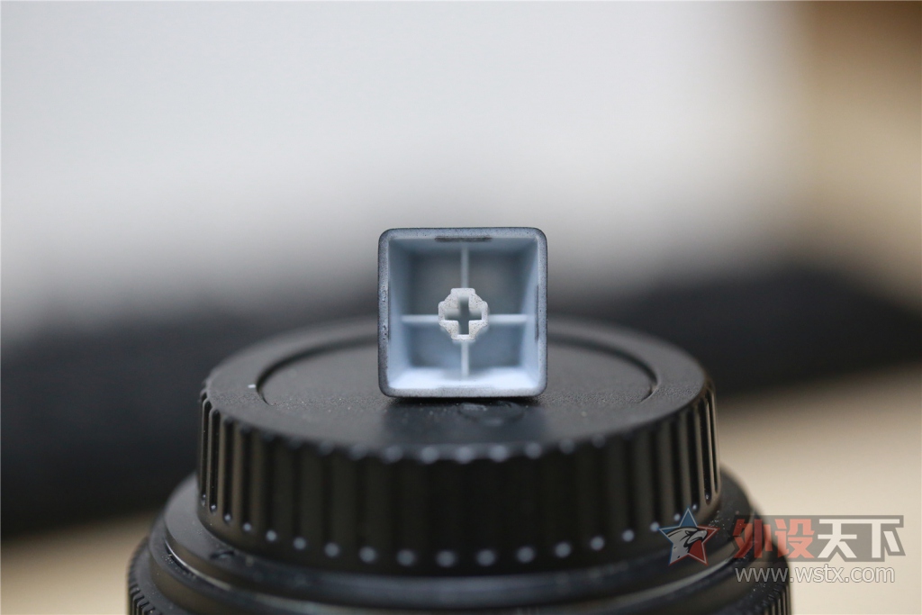 �������¾��ޣ������������𺳡���ʿ��HyperX  Alloy ��������е���̿��䣨�޶�ͼ!��