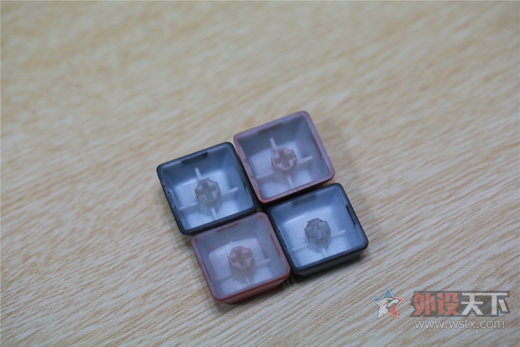 �������¾��ޣ������������𺳡���ʿ��HyperX  Alloy ��������е���̿��䣨�޶�ͼ!��