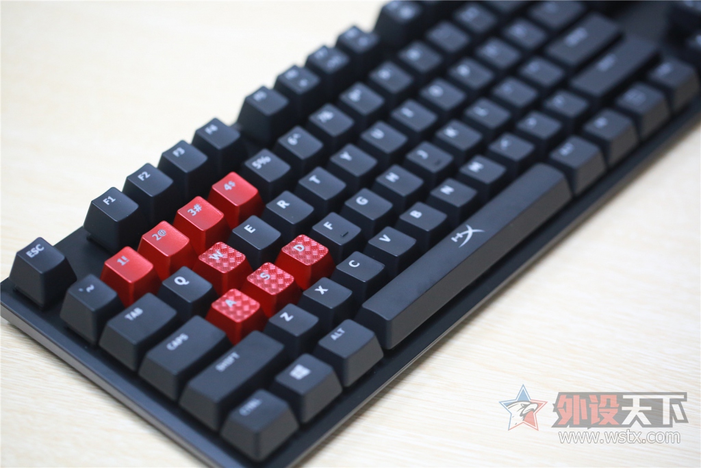 �������¾��ޣ������������𺳡���ʿ��HyperX  Alloy ��������е���̿��䣨�޶�ͼ!��