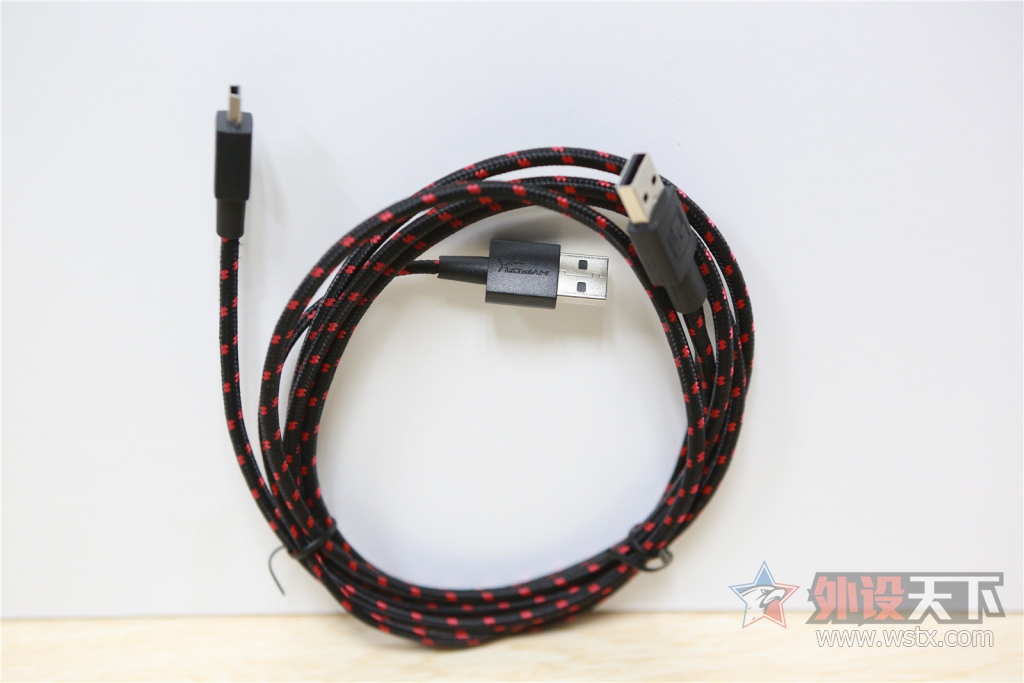 �������¾��ޣ������������𺳡���ʿ��HyperX  Alloy ��������е���̿��䣨�޶�ͼ!��