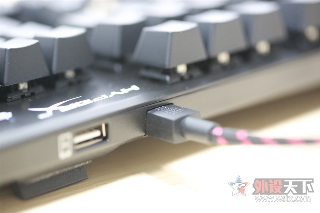 �������¾��ޣ������������𺳡���ʿ��HyperX  Alloy ��������е���̿��䣨�޶�ͼ!��