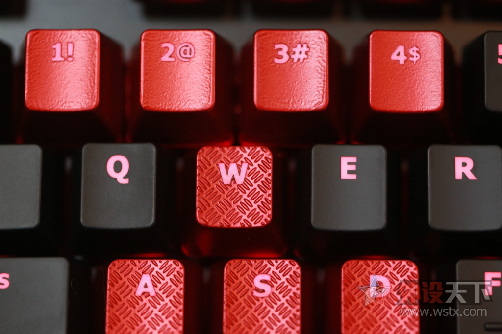 �������¾��ޣ������������𺳡���ʿ��HyperX  Alloy ��������е���̿��䣨�޶�ͼ!��