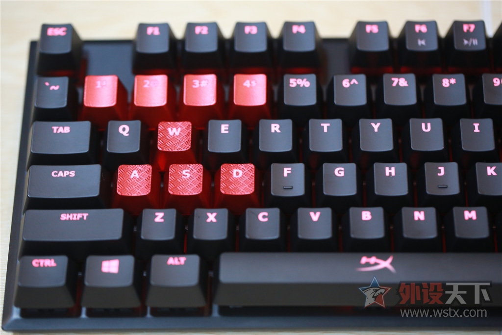 �������¾��ޣ������������𺳡���ʿ��HyperX  Alloy ��������е���̿��䣨�޶�ͼ!��