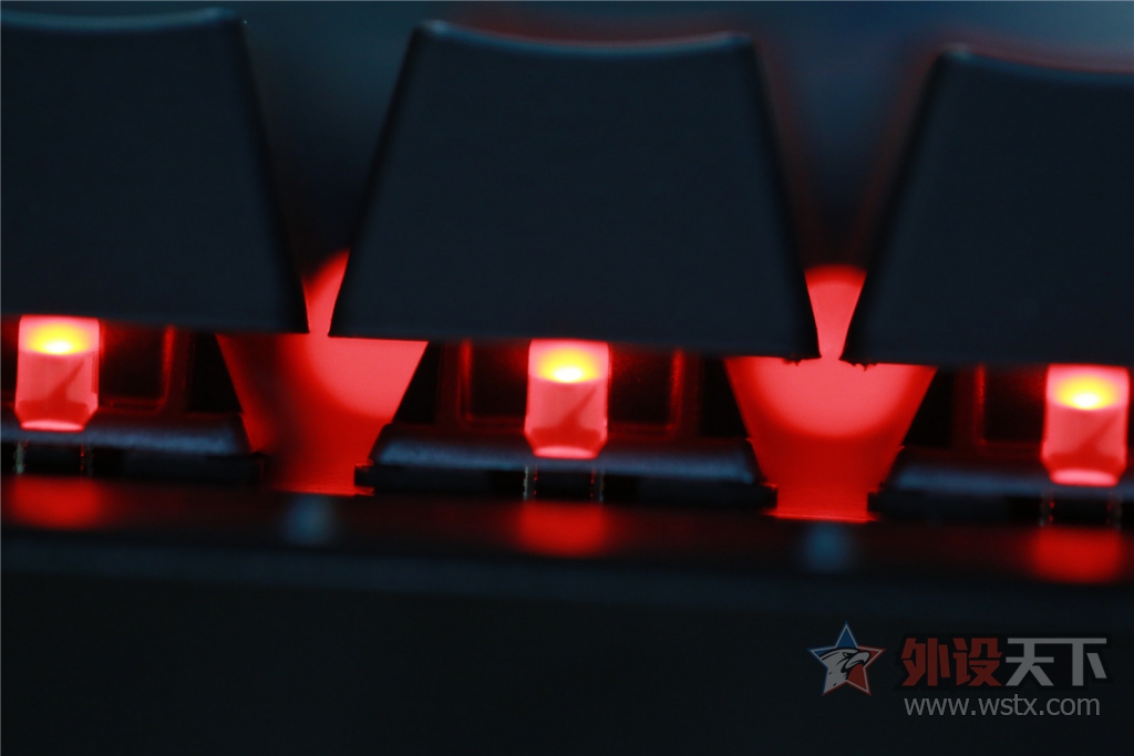 �������¾��ޣ������������𺳡���ʿ��HyperX  Alloy ��������е���̿��䣨�޶�ͼ!��