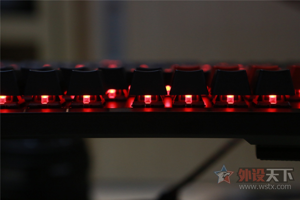 �������¾��ޣ������������𺳡���ʿ��HyperX  Alloy ��������е���̿��䣨�޶�ͼ!��