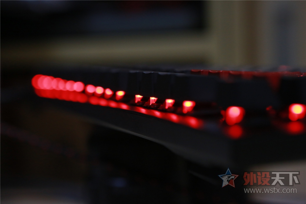 �������¾��ޣ������������𺳡���ʿ��HyperX  Alloy ��������е���̿��䣨�޶�ͼ!��