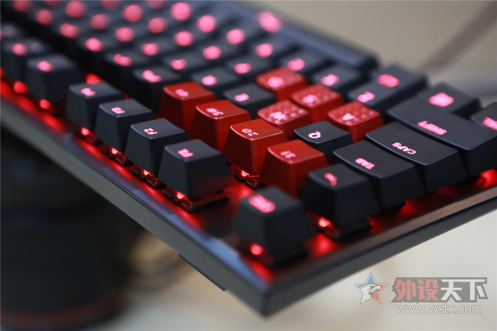 �������¾��ޣ������������𺳡���ʿ��HyperX  Alloy ��������е���̿��䣨�޶�ͼ!��