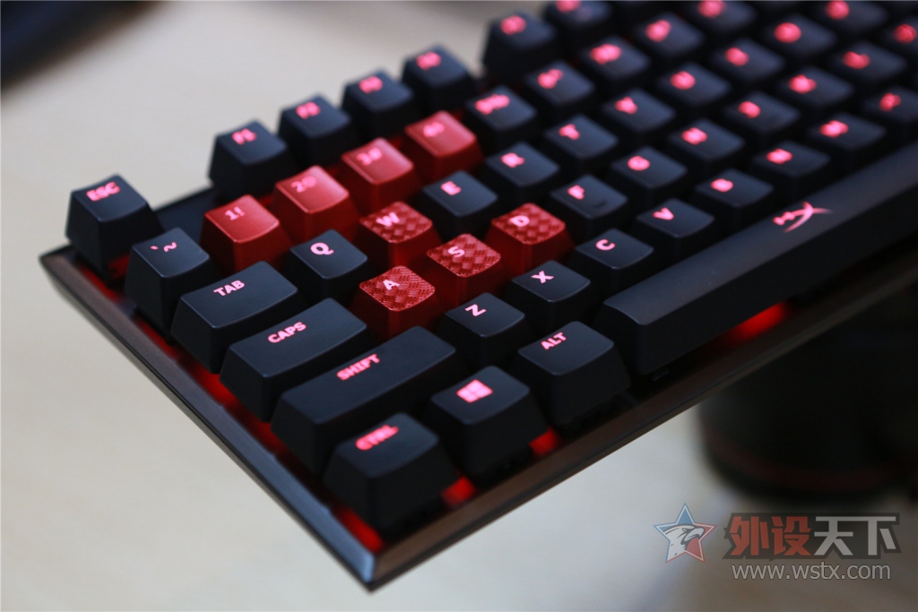 �������¾��ޣ������������𺳡���ʿ��HyperX  Alloy ��������е���̿��䣨�޶�ͼ!��