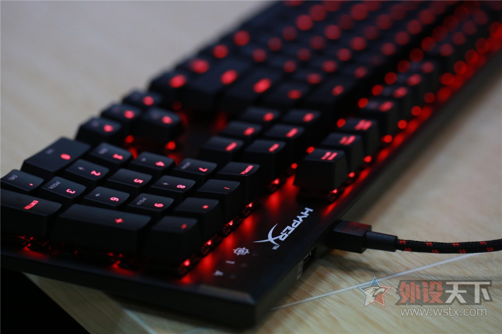 �������¾��ޣ������������𺳡���ʿ��HyperX  Alloy ��������е���̿��䣨�޶�ͼ!��