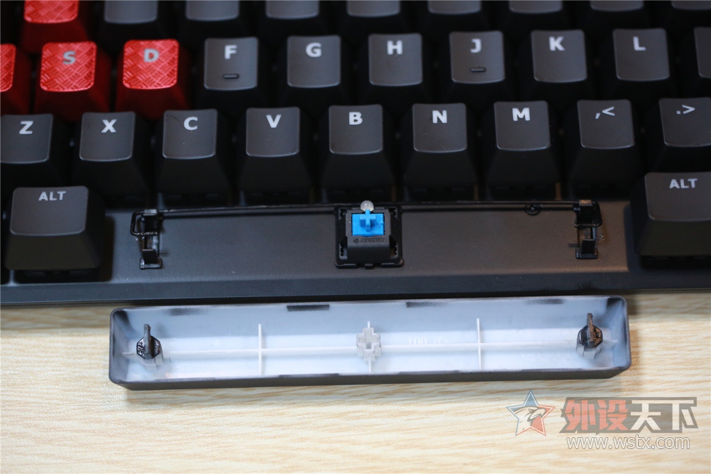 �������¾��ޣ������������𺳡���ʿ��HyperX  Alloy ��������е���̿��䣨�޶�ͼ!��