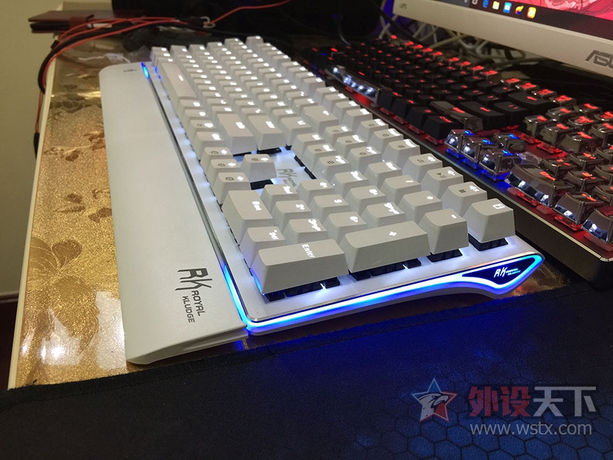 RK S108�� ��ɫ�׹���Ϸ��е���̣��������ᣩ ʹ�ñ���