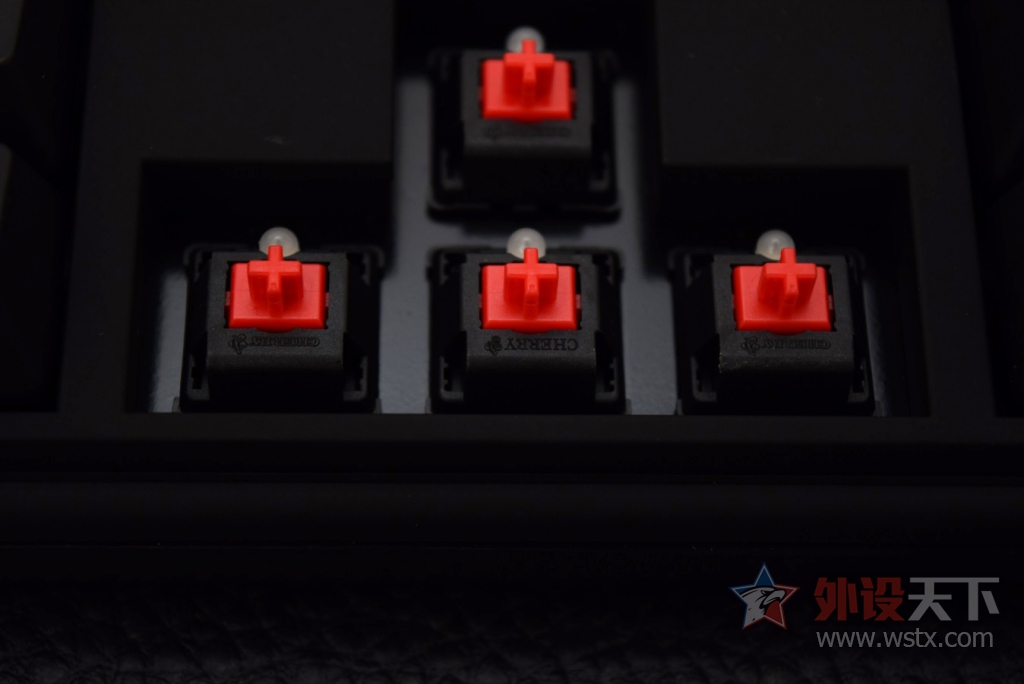 �ջ�̫�󣬶�����ǿ�����������ˡ���QPAD MK 70 ���Ὺ��