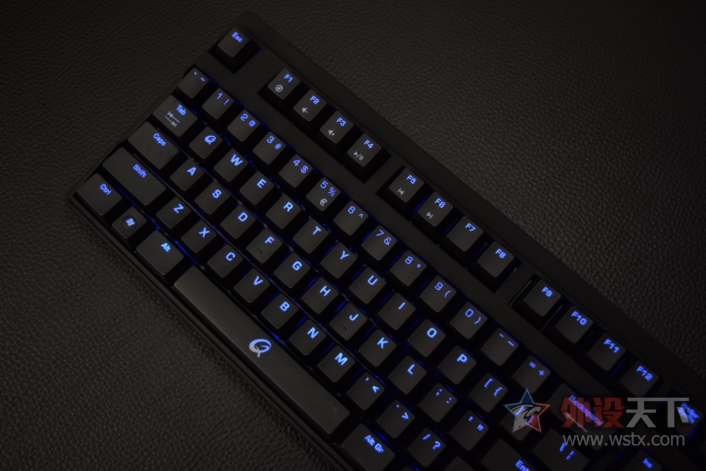 �ջ�̫�󣬶�����ǿ�����������ˡ���QPAD MK 70 ���Ὺ��