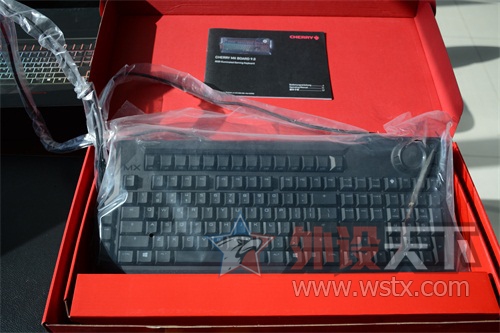 ���Δ[��Ʒ��Cherry MX board 9.0 RGB ��е���� ����