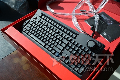 ���Δ[��Ʒ��Cherry MX board 9.0 RGB ��е���� ����