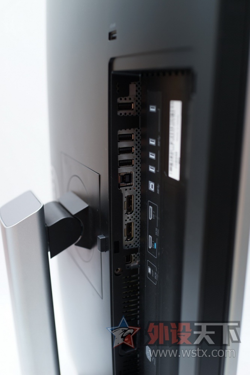 ��ͬ������۵�5K��ɫ����ʾ�� Dell UP2715K