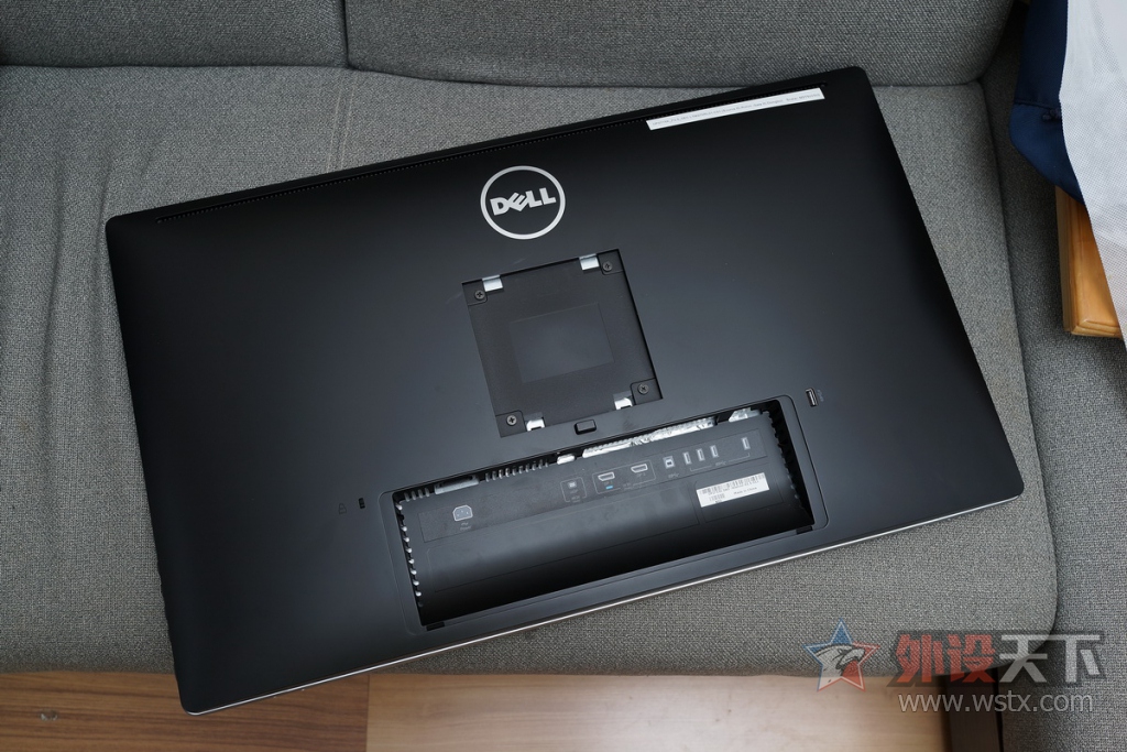 ��ͬ������۵�5K��ɫ����ʾ�� Dell UP2715K