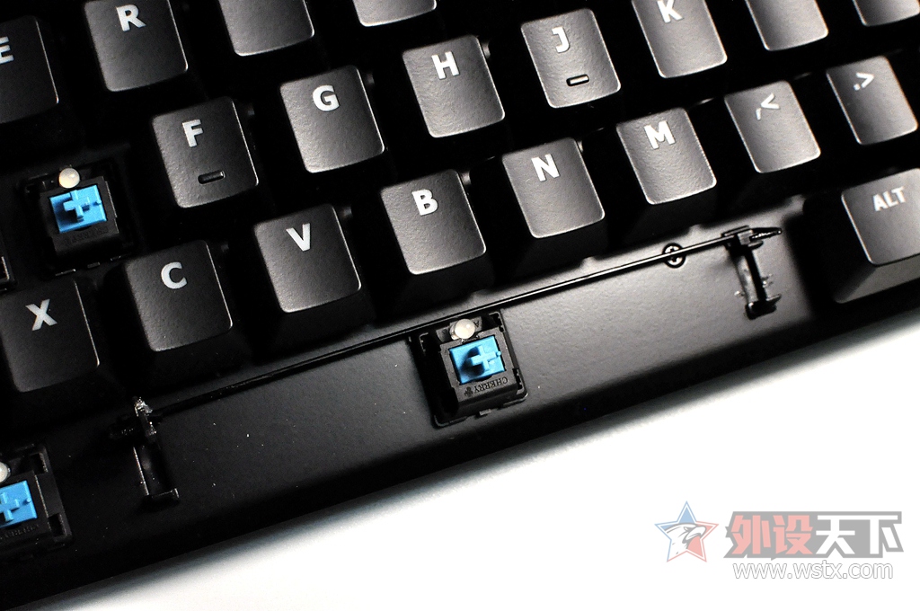 �����׿�磬��ŮҲ����Ů��������ALLOY��������е����