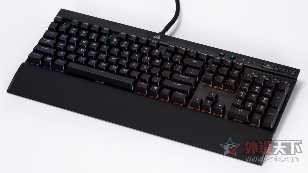  K70 RGB Rapidfire е 