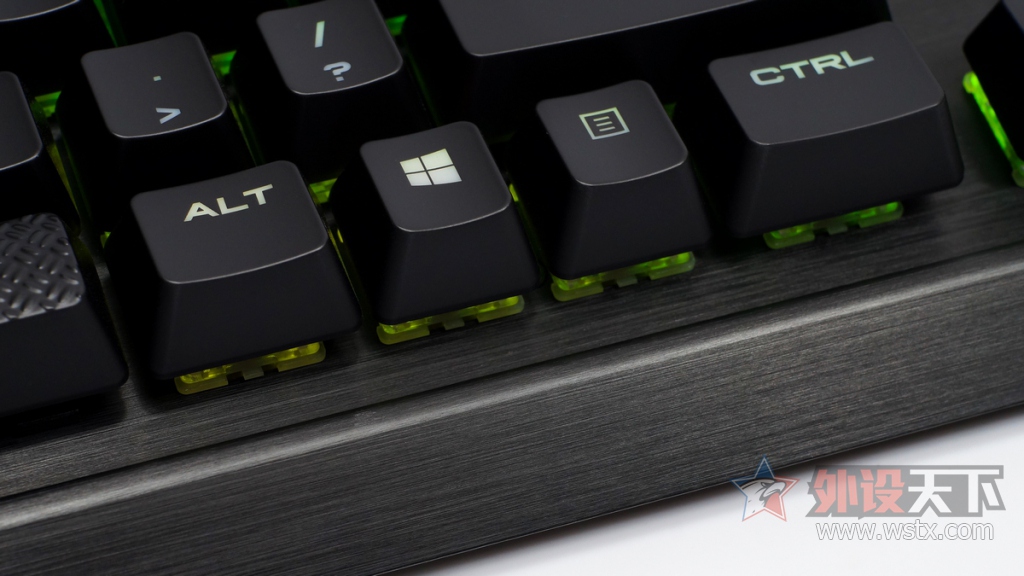  K70 RGB Rapidfire е 
