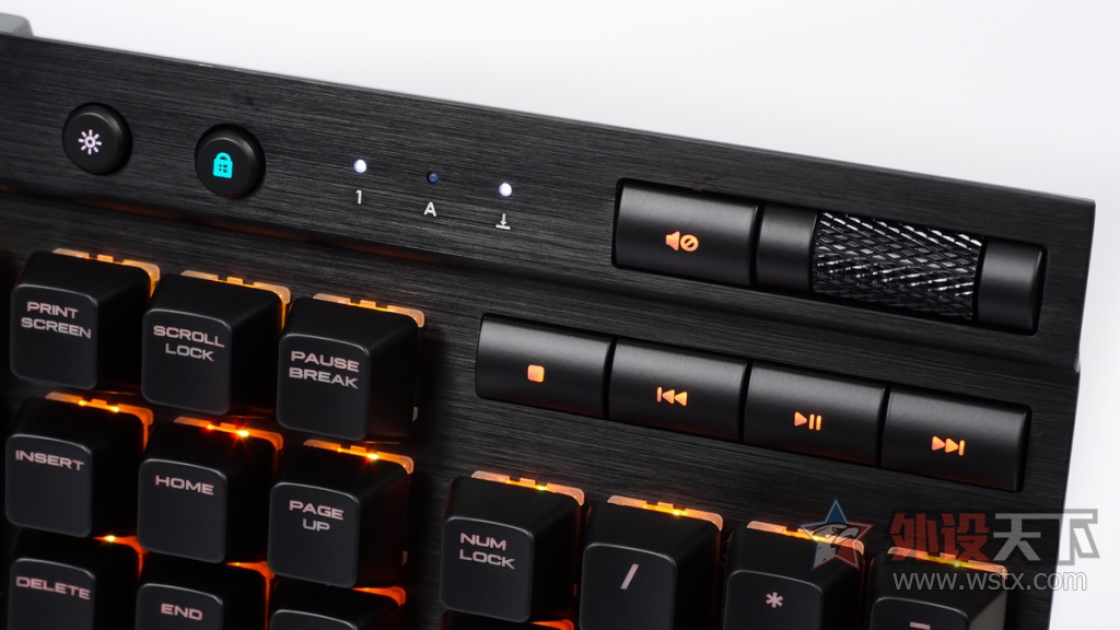  K70 RGB Rapidfire е 
