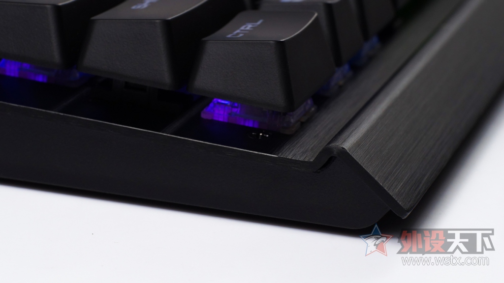  K70 RGB Rapidfire е 
