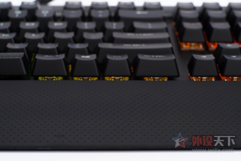  K70 RGB Rapidfire е 