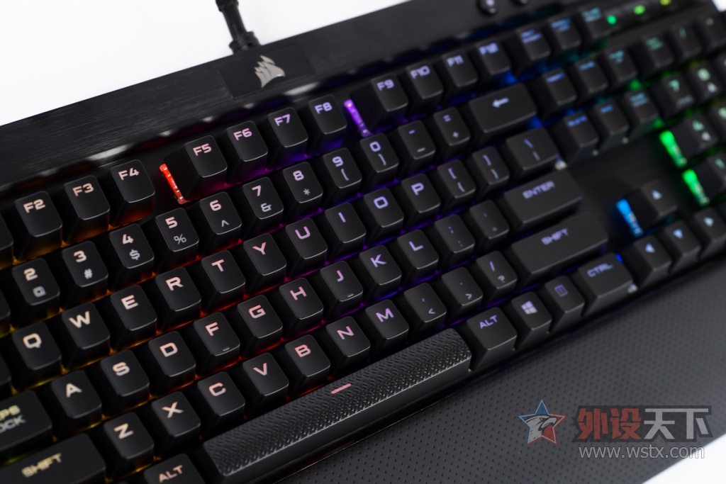  K70 RGB Rapidfire е 