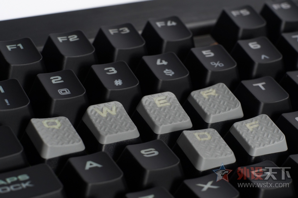  K70 RGB Rapidfire е 