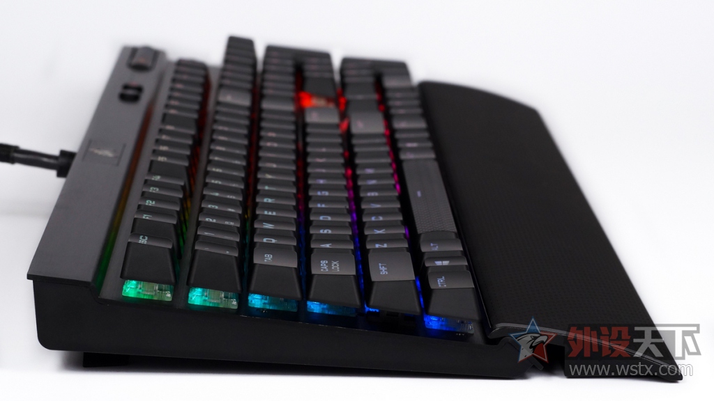  K70 RGB Rapidfire е 