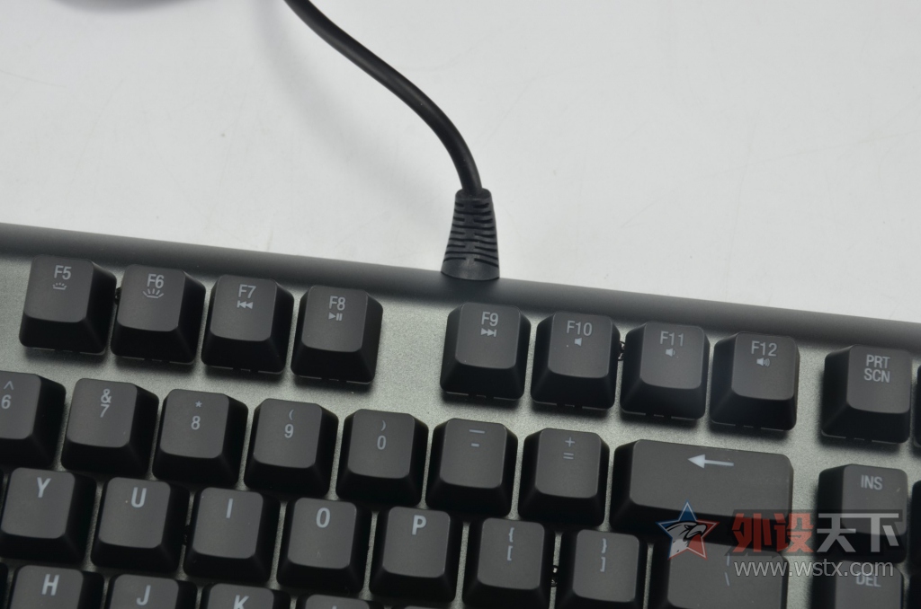 ����RGB��QX2�������������Ļ𻨣����APEX M650��е��������