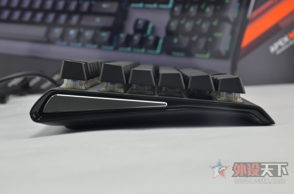 ����RGB��QX2�������������Ļ𻨣����APEX M650��е��������