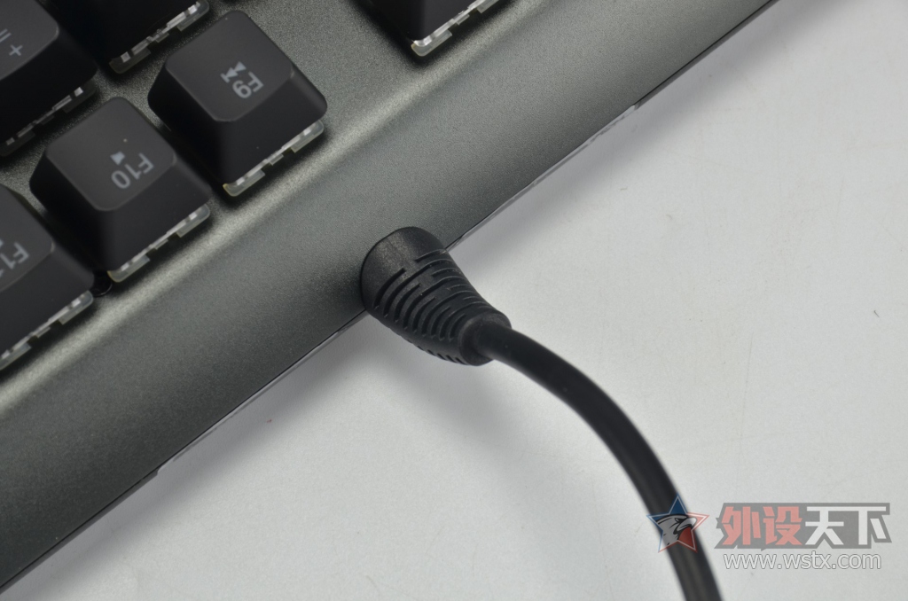 ����RGB��QX2�������������Ļ𻨣����APEX M650��е��������