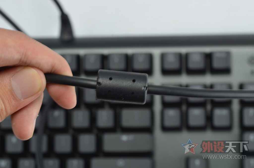 ����RGB��QX2�������������Ļ𻨣����APEX M650��е��������