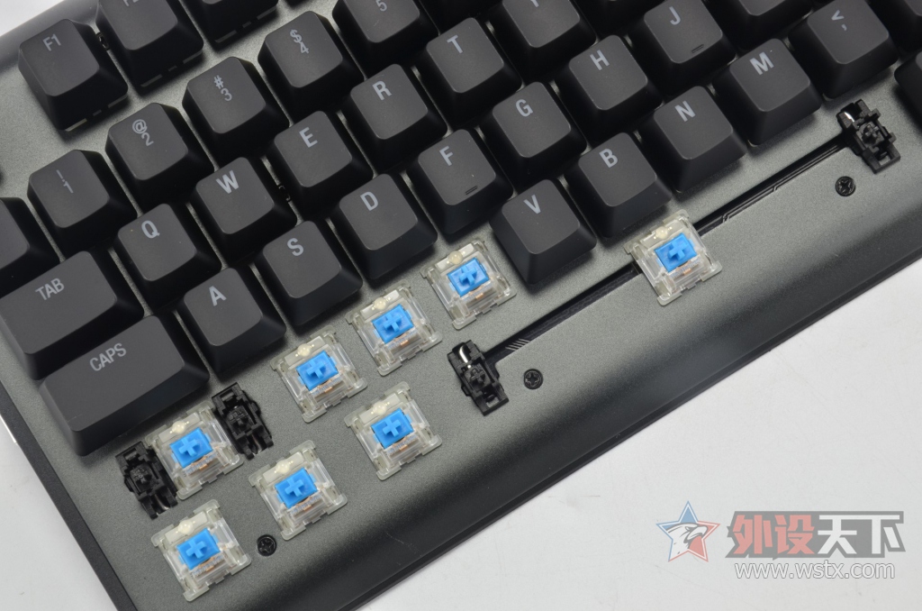 ����RGB��QX2�������������Ļ𻨣����APEX M650��е��������