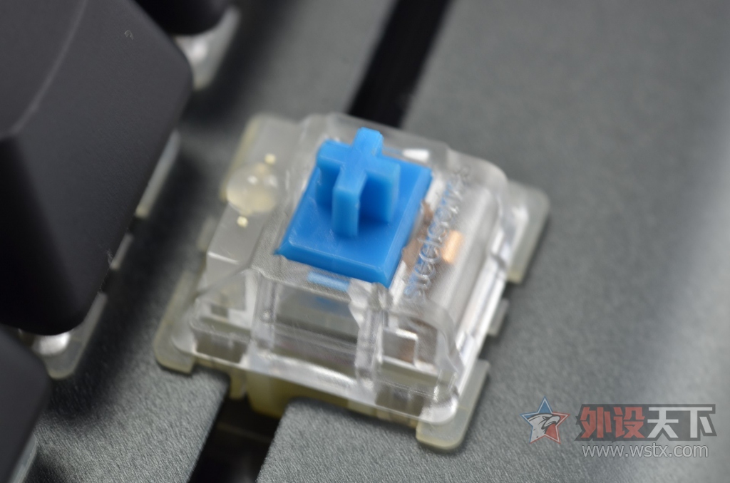 ����RGB��QX2�������������Ļ𻨣����APEX M650��е��������