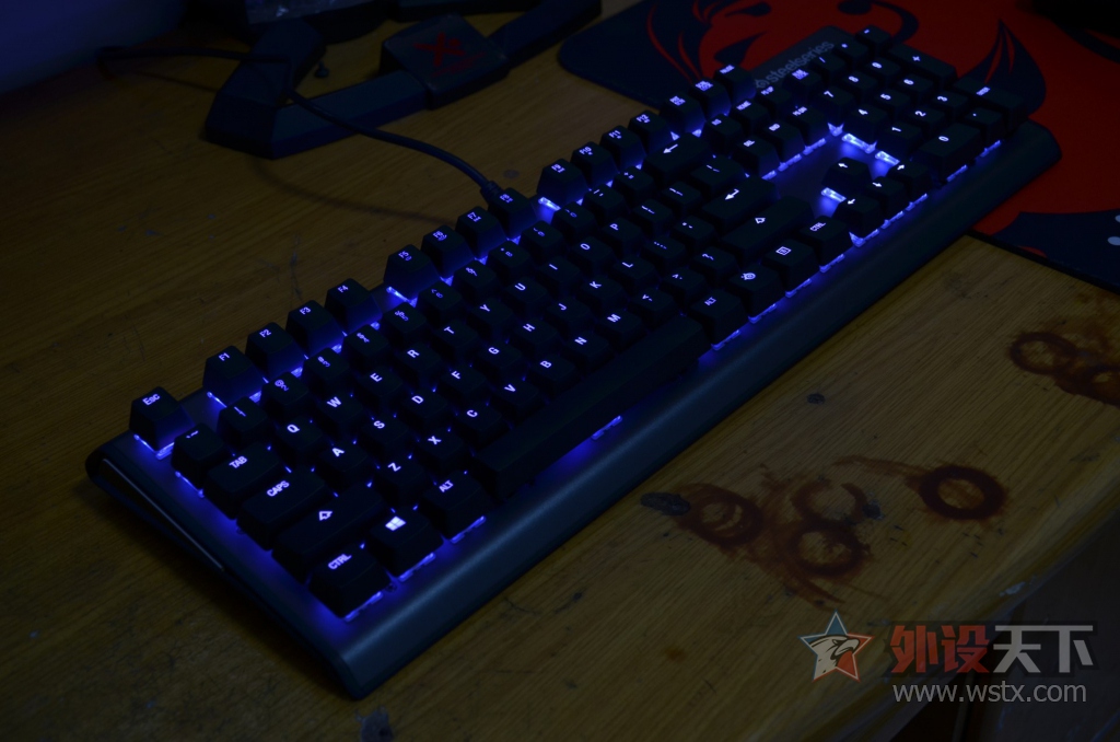 ����RGB��QX2�������������Ļ𻨣����APEX M650��е��������