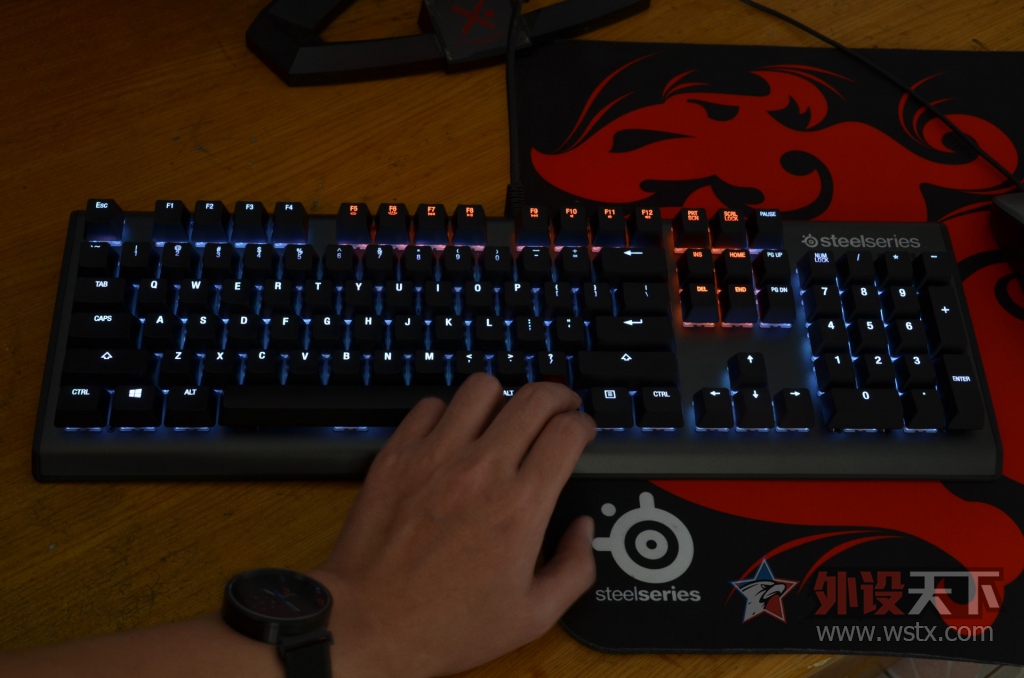 ����RGB��QX2�������������Ļ𻨣����APEX M650��е��������