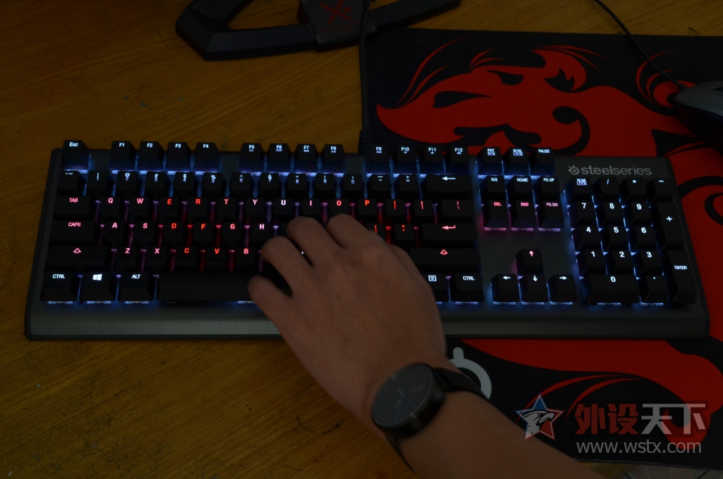 ����RGB��QX2�������������Ļ𻨣����APEX M650��е��������