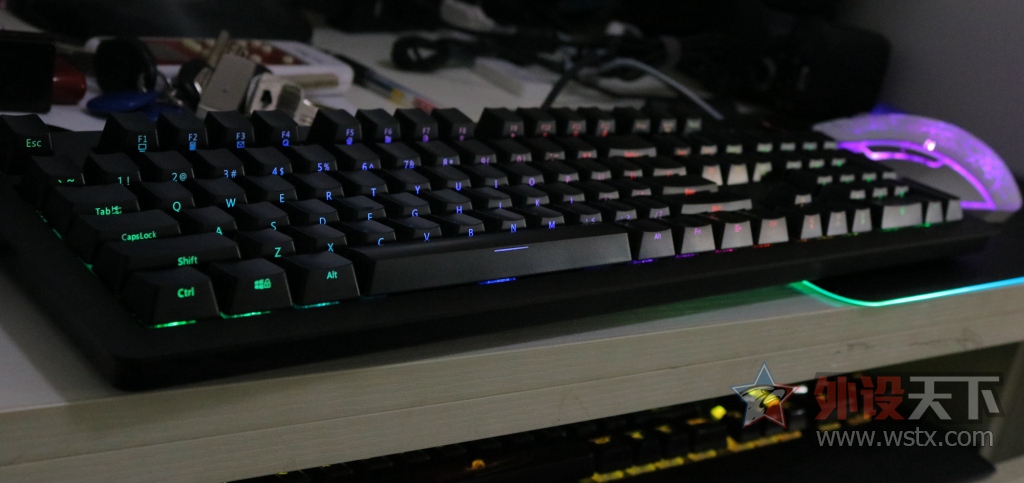 ��л���������ھ�AK60RGB��
